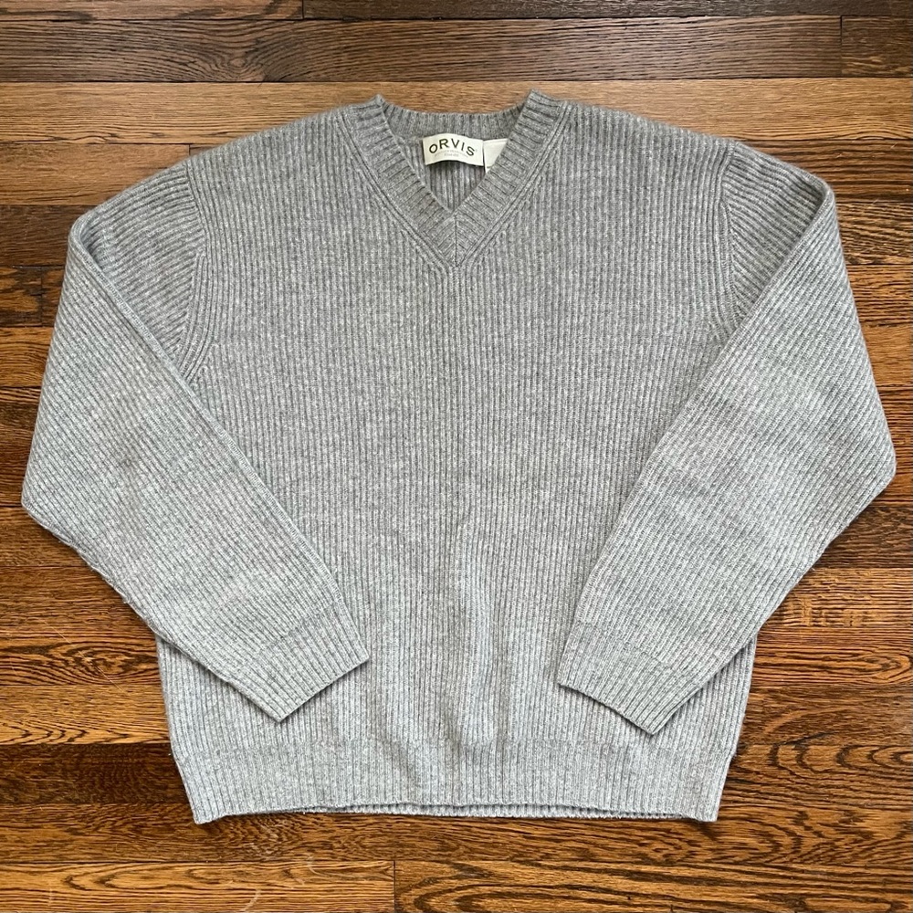 Orvis Rib Knit V-Neck Cashmere Sweater in Silver